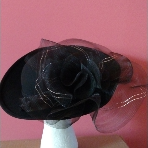 Doeskin Wool Designer w Satin flower band  $34+fre - Picture 3 of 16